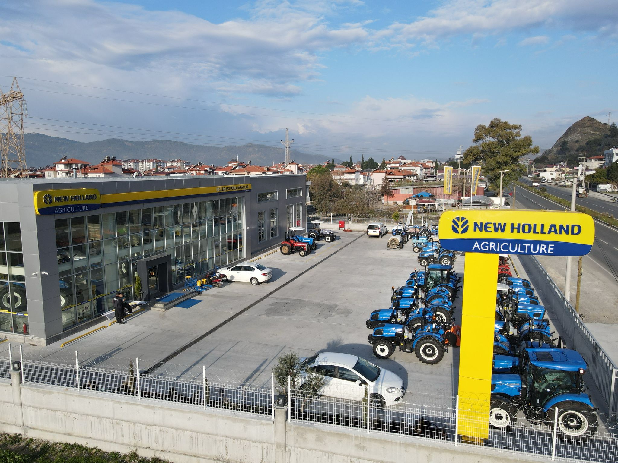 Üçler Plaza ve New Holland Alanı